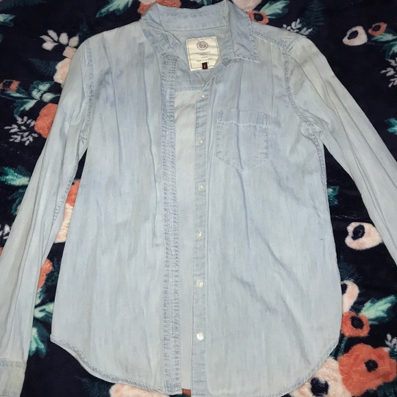 Woman’s top - Picture 1 of 2